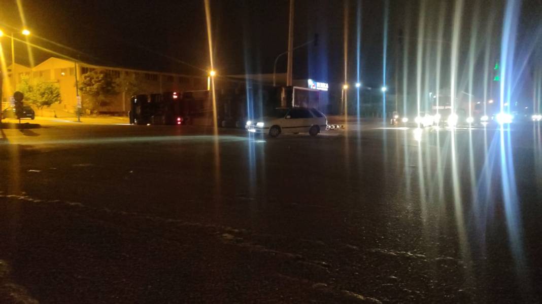 Konya’da lahana yüklü TIR devrildi, yol kapandı 5